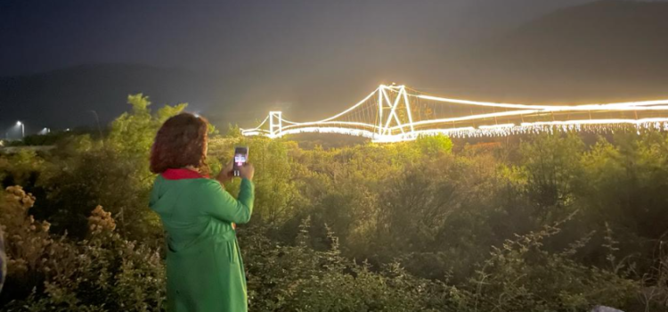 La Cruz cuenta con nuevo bus comunitario, educación rural revitalizada y actividades festivas