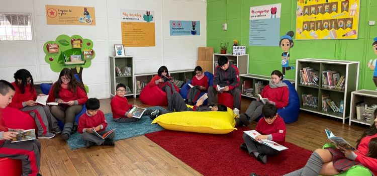 Colegio Bicentenario Arauco renueva su Biblioteca Guacolda con más libros y espacios acogedores