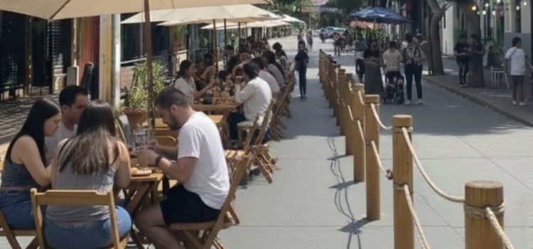 Quillota estrena nuevo punto gastronómico dominical en pleno centro