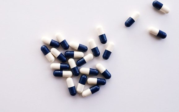 Familia busca tratamiento para niña con extraña enfermedad