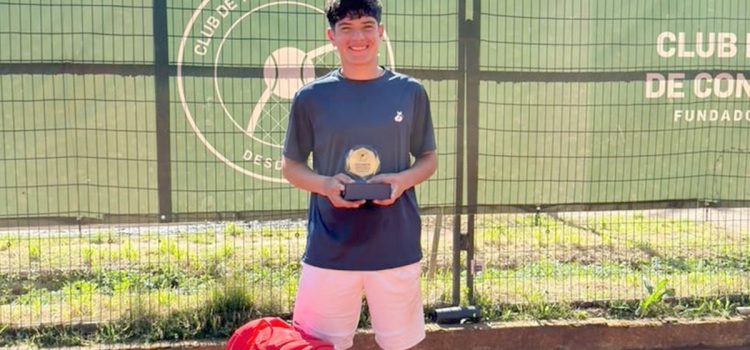 Tenista crucino Tomás Aliaga es subcampeón de torneo internacional en Concepción