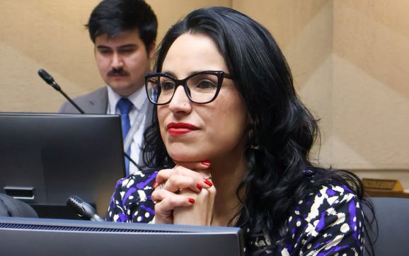Sofía González cuestiona rebajas de condenas y exige responsabilidades por pérdidas en fondos de pensiones