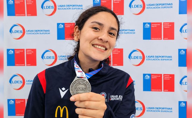 Quillotana Isidora Gil logra tres podios en el tenis de mesa universitario